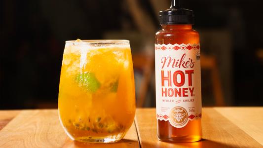Caipirinha de Maracujá com Mike’s Hot Honey